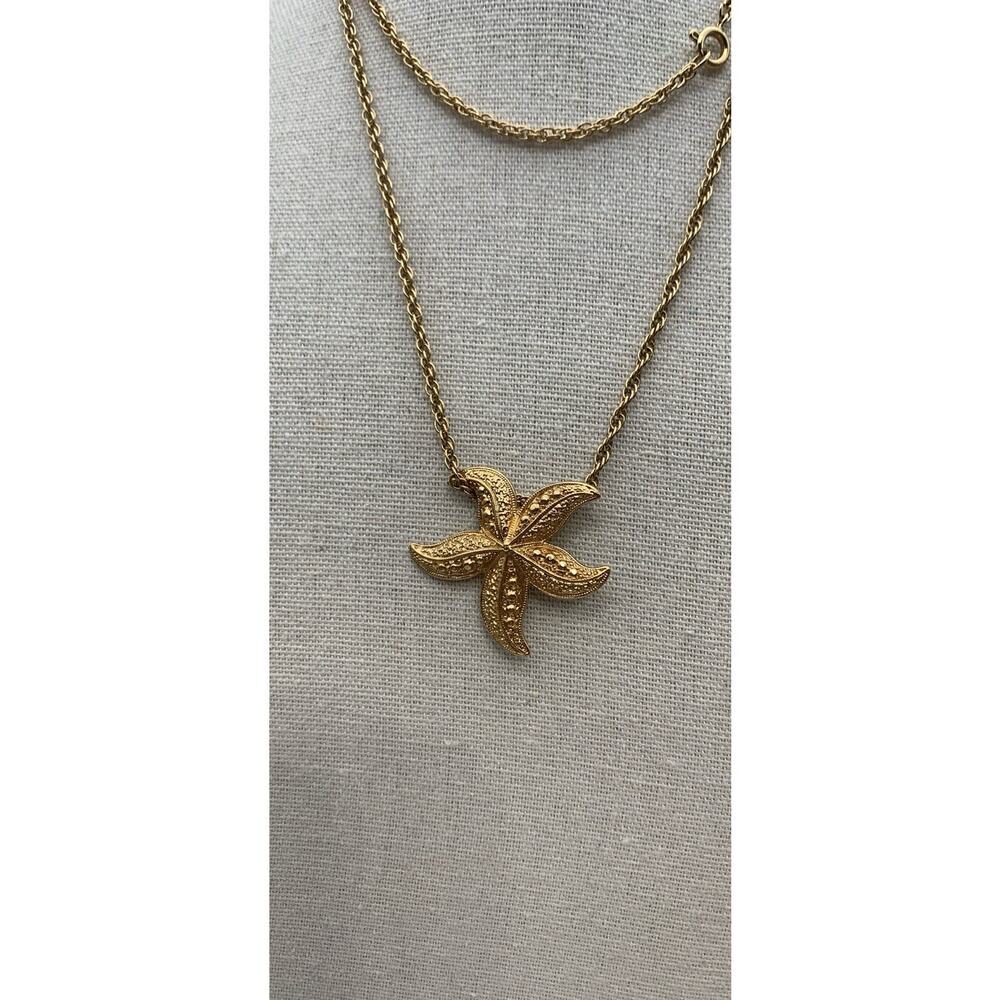 Vintage Avon Gold Tone Starfish Pendant Necklace - image 2